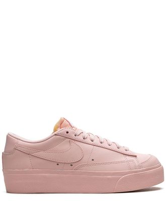 Nike Blazer Low sneakers met plateauzool - Roze