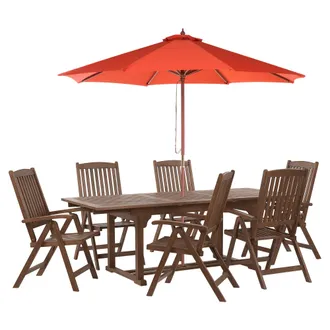 Beliani Conjunto De Jard&iacute;n R&uacute;stico 6 Plazas Mesa Extensible Sillas Reclinables Madera Acacia Oscura Con Sombrilla Roja Amantea