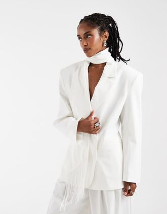 Asos Blazer oversize color avorio con foulard e frange-Bianco