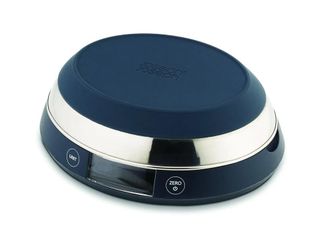 Joseph Joseph B&aacute;scula Digital 2 En 1 Joseph Joseph Switch Con Tapa Reversible, Capacidad De Hasta 5 Kg, Control T&aacute;ctil Y Pantalla Lcd Retroiluminada, Ideal Para L&iacute;q