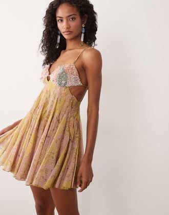 Asos Vestito lungo con spalline sottili, bustino decorato, cut-out e stampa cachemire rosa-Multi