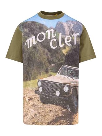 Moncler T-Shirt and beige pole