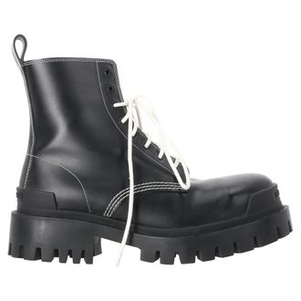 Balenciaga Balenciaga Stivaletti Strike Veterschoenen in Zwart Leder