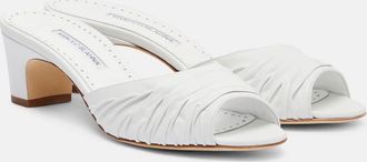 Manolo Blahnik Mules Piruabar 50 in pelle con ruches