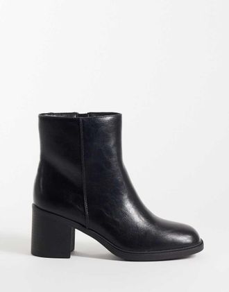 New Look stivaletto con punta quadrata e tacco nero