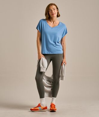 BAM Relaxed V-Neck T-shirt - 10