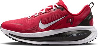 Nike Mens Vomero 18 (Tampa Bay Buccaneers) NFL Road Running Shoes in Red | IQ6043-600