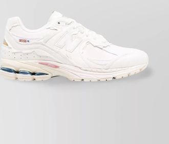 New Balance low-top sneakers