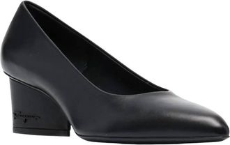 Ferragamo Womens Viva Pointed-Toe Pumps In Black