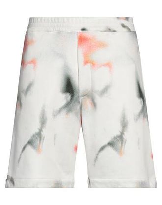 Alexander McQueen HOSEN & R&Ouml;CKE - Shorts & Bermudashorts auf YOOX.COM