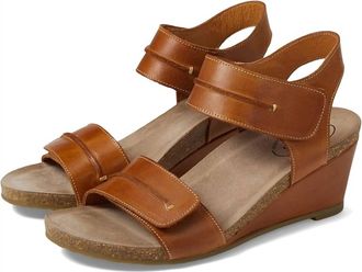 Taos Womens Reason Sandal In Caramel
