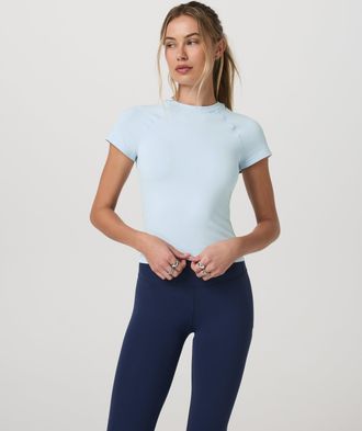 Vuori Clothing Short Sleeve Seamless Surge T-Shirt | Soft Sky | XS, Size Extra Small