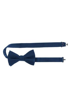 Trafalgar Store Sutton Pre-Tied Silk Bow Tie in Navy at Nordstrom