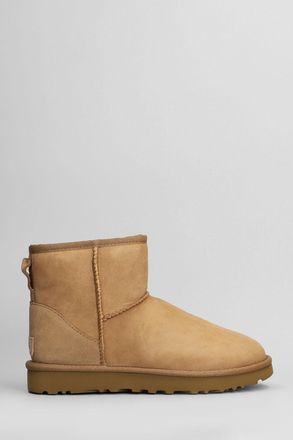 UGG tronchetti tacco basso Classic Mini II in camoscio cuoio naturale