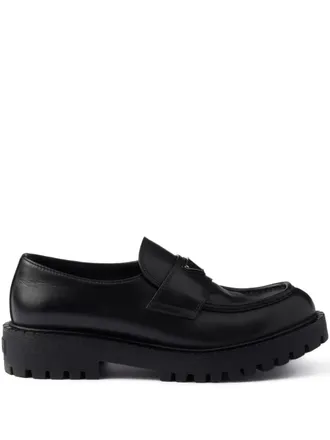 Prada enamelled-triangle logo leather loafers - men - Leather/Rubber/Leather - 10.5 - Black