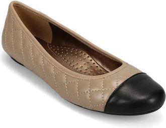 Vaneli Serene Flat in Pudding/Black Leather at Nordstrom, Size 5.5