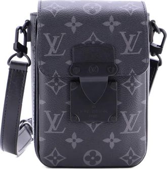 Louis Vuitton S Lock Vertical Wearable Wallet Monogram Eclipse Canvas crossbody bag - Zwart