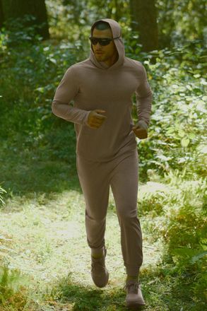 Alo | Conquer Max Performance Jogger Pants in Gravel Beige, Size: Medium