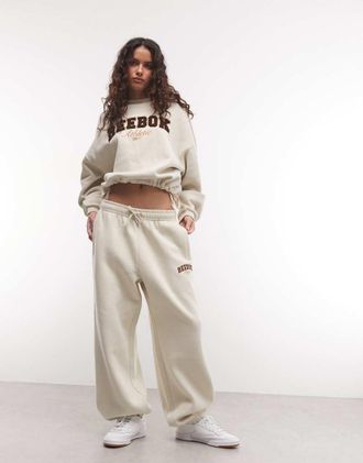 Reebok Elevated Athletic jogger comodi con fondo aperto beige-Neutro