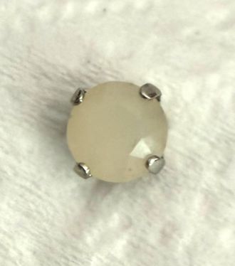 Mariana Womens Studs Earrings In White