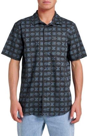 Quiksilver Stone Etch Classic Fit Short Sleeve Stretch Cotton Button-Up Shirt in Black at Nordstrom Rack, Size X-Large
