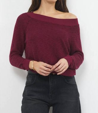 La Made Carol Off The Shoulder Pullover In Merlot