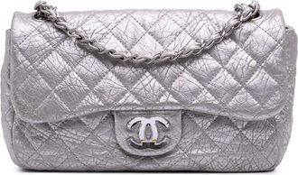 Chanel Borsa a spalla On The Rocks Flap trapuntata in pelle di vitello effetto vissuto con battente 2010-2011 - Argento