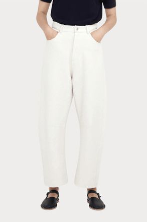 7115 By Szeki Relaxed Curve Legged Trouser In Off-White