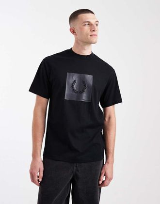 Fred Perry T-shirt nera squadrata con grafica del logo-Nero