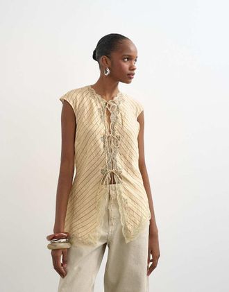 Topshop Top asimmetrico a righe gialle con maniche ad aletta e laccetti sul davanti-Giallo