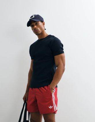 adidas Originals Pantaloncini stile sprinter rossi con 3 righe-Rosso