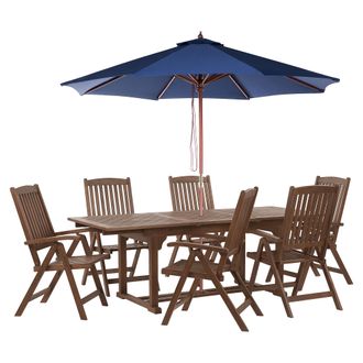Beliani Conjunto De Jard&iacute;n R&uacute;stico 6 Plazas Mesa Extensible Sillas Reclinables Madera Acacia Oscura Con Sombrilla Azul Amantea