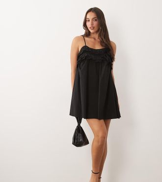 Fashionkilla Esclusiva Fashionkilla - Vestito corto stile babydoll in popeline misto cotone nero con spalline sottili e volant sul fondo