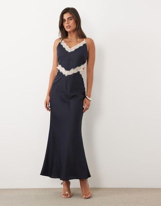 Asos vestito maxi cami sbieco con cut-out e rifiniture in pizzo blu navy