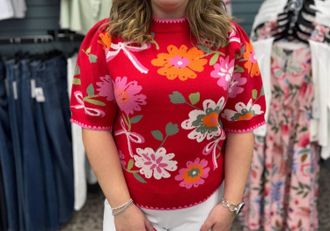 THML Clothing Short Sleeve Floral Detail Knit Top In Red