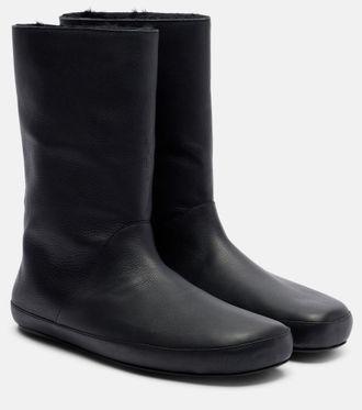 The Row Botines Toni de piel con borrego