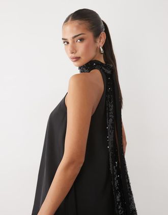 Pretty Lavish top asimmetrico con paillettes, collo alto e dettaglio foulard nero