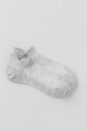 Alo | Performance Tab Socks in Athletic Heather Grey, Size: Medium