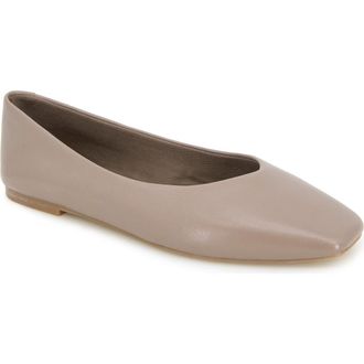Kenneth Cole Johanna Square Toe Flat in Taupe Leather at Nordstrom Rack, Size 11