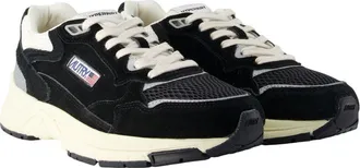 Autry Unisex Hyperway Low Sneaker Black Calfskin