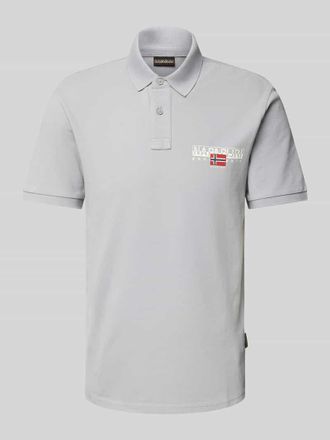 Napapijri Slim Fit Poloshirt mit Label-Print Modell AYLMER in Stein, Gr&ouml;&szlig;e XL