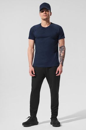 Alo | Triumph Raglan T-Shirt in Navy, Size: Medium
