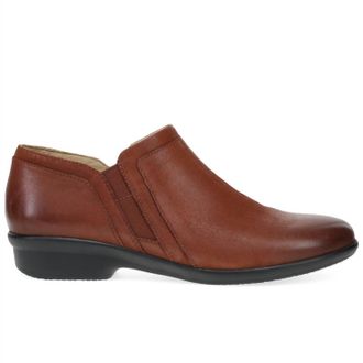 Dansko Womens Cheryl Burnished Nubuck Bootie In Russet