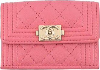 Chanel Portafoglio compatto Boy in pelle Caviar trapuntata 2021-2025 - Rosa