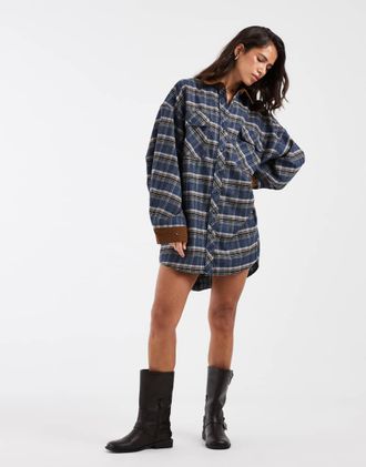 Asos Vestito camicia corto comodo blu navy a quadri con finiture in tessuto a coste a contrasto-Multicolore