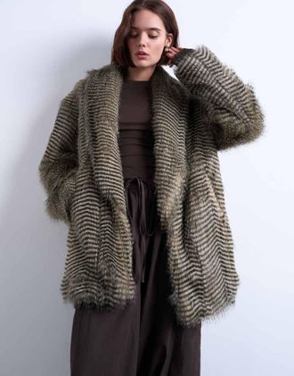 Topshop Cappotto taglio medio in pelliccia sintetica nera a righe monocromatiche con scollo sciallato-Nero