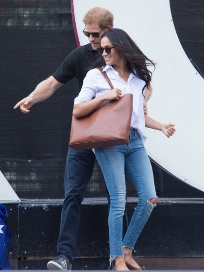 I jeans preferiti da Meghan Markle sono in saldo, e noi non possiamo non averli!