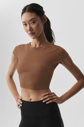 Alo Alosoft Crop Finesse Short Sleeve Top in Sun Kissed Brown, Size: Medium