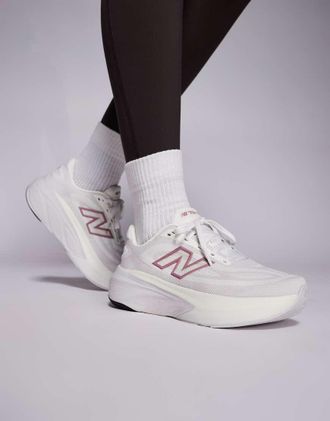 New Balance More - Sneakers da corsa color bianco sporco e rosa