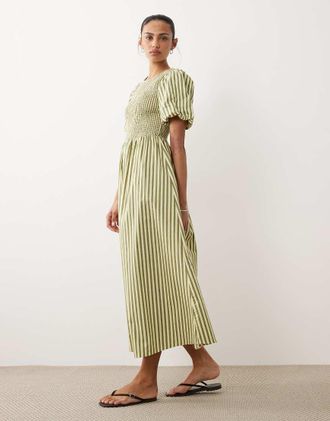 New Look Vestito midi arricciato verde a righe